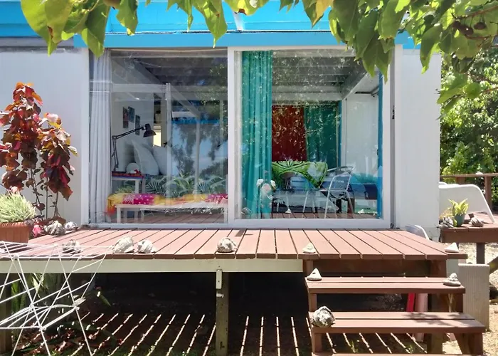 Bungalow Les Pieds Ds L Eau, La Maison Bleue